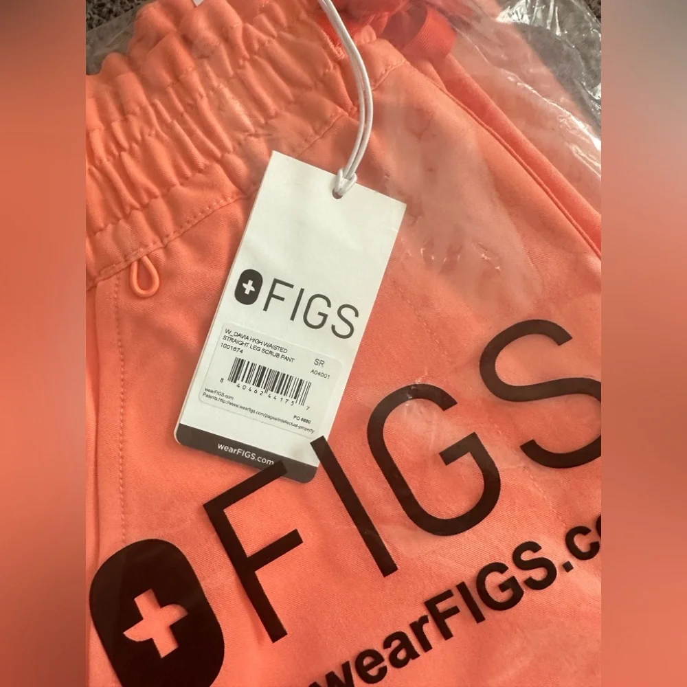 Brand New Figs Sunset Drift Color Scrub Set, Top M, bottom S - Picture 4 of 7